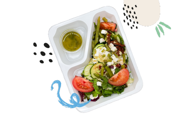 sałatka z pomidorami fetą i kuskusem dietetyczny posiłek z cateringu dietetycznego