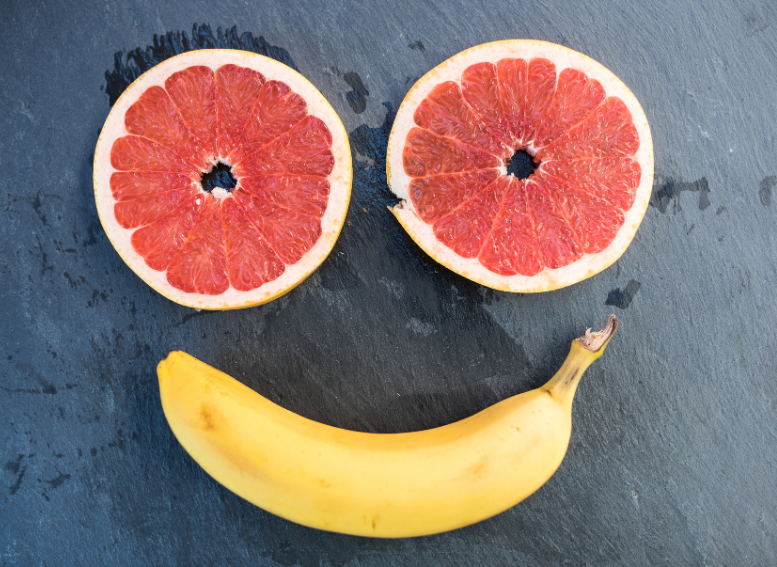 uśmiechnięta buzia w owoców