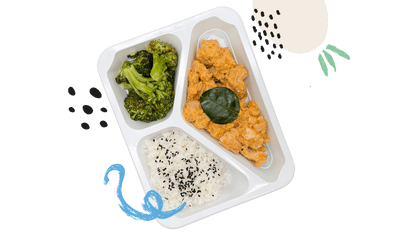 Massamann curry z indykiem, ryżem jaśminowym posypanym czarnym sezamem z zapiekanymi brokułami