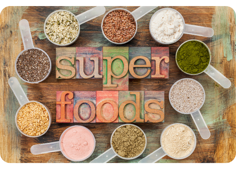 Superfoods w diecie – zdrowa żywność bogata w składniki odżywcze, przyprawy i nasiona w cateringach dietetycznych