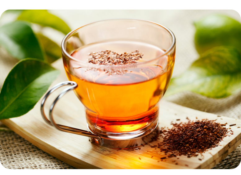 Filiżanka aromatycznej herbaty jako element diety pudełkowej wspierającej zdrowy styl życia