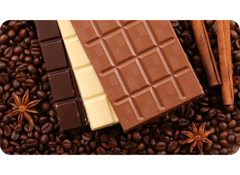 Mleczna, biała i gorzka czekolada – różnice w składzie i wartości odżywczej. Którą wybrać w diecie? Catering dietetyczny z czekoladą w zdrowym menu.